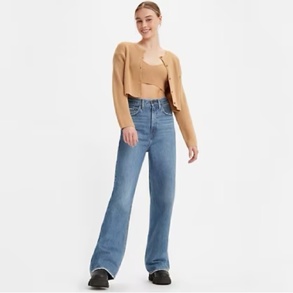 Levi’s High Loose Medium Wash Super High Rise Jeans Size 26 x 33 Women IRREGULAR